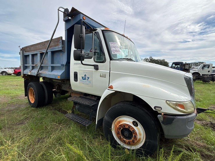 2007-international-durastar-4300-image-2
