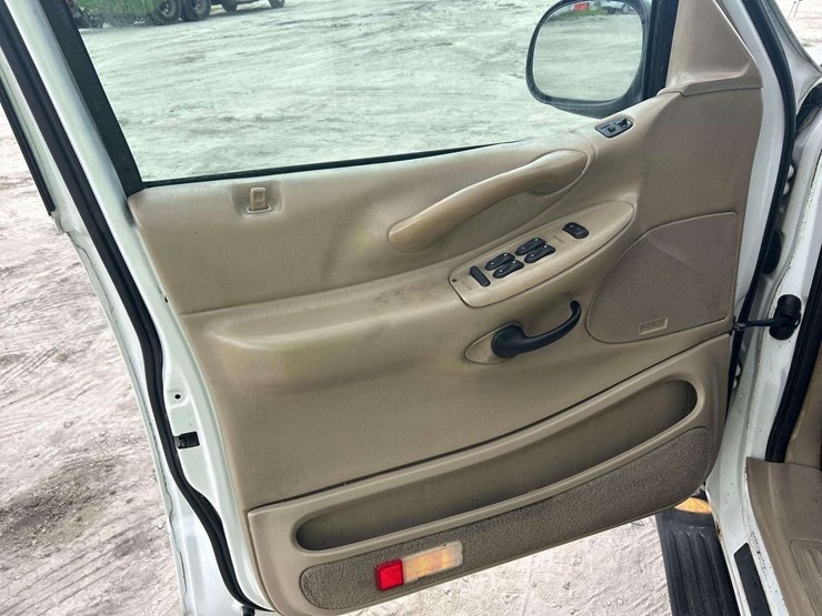 2000-ford-expedition-image-13