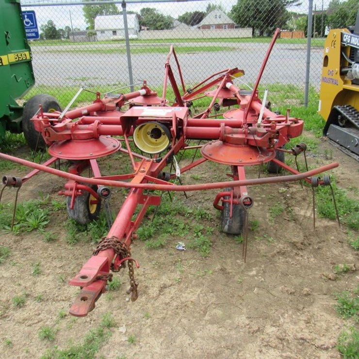 NEW HOLLAND 169