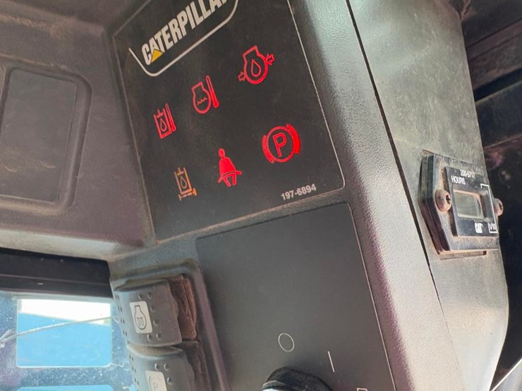 2004-caterpillar-262b-image-18