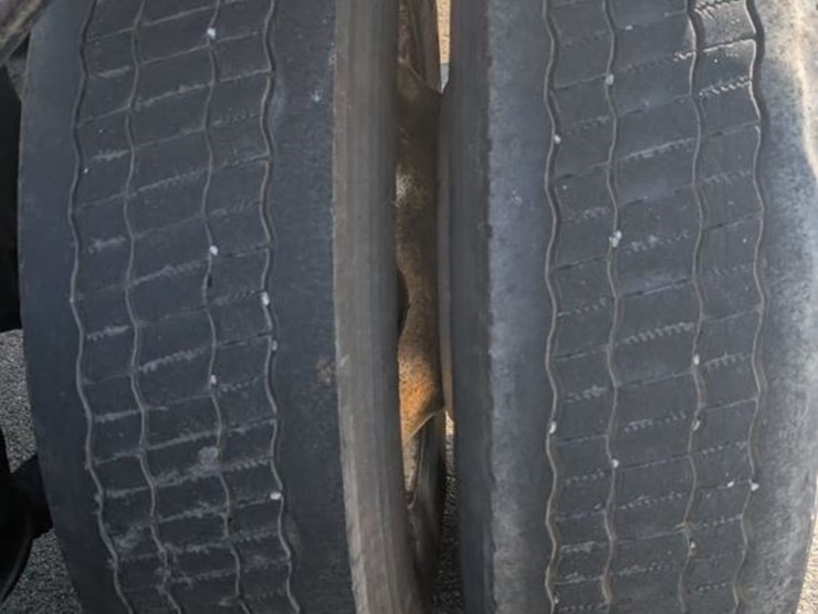 2003-freightliner-fld120-image-16