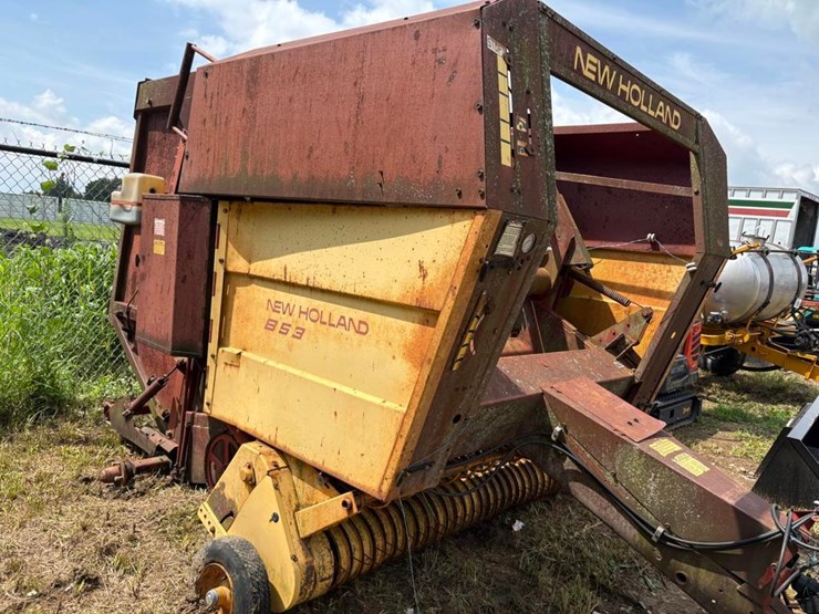 new-holland-853-image-6