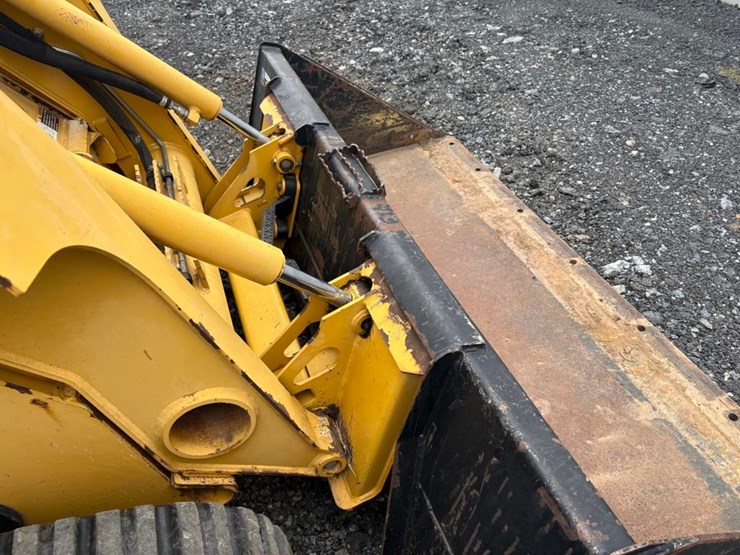 2007-john-deere-322-image-11