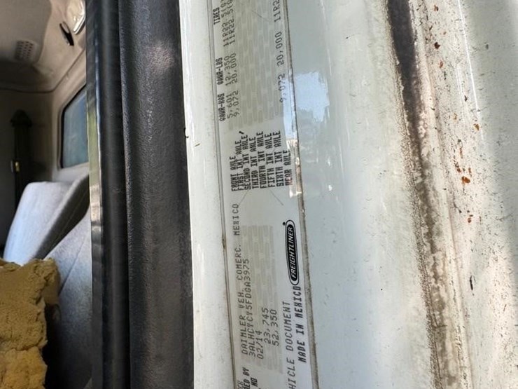 2015-freightliner-business-class-m2-106-image-5