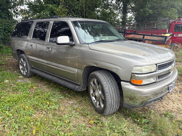 2001-chevrolet-suburban-image-4
