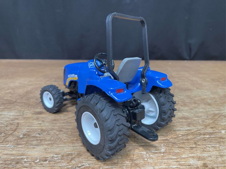 new-holland-boomer-2035-image-4