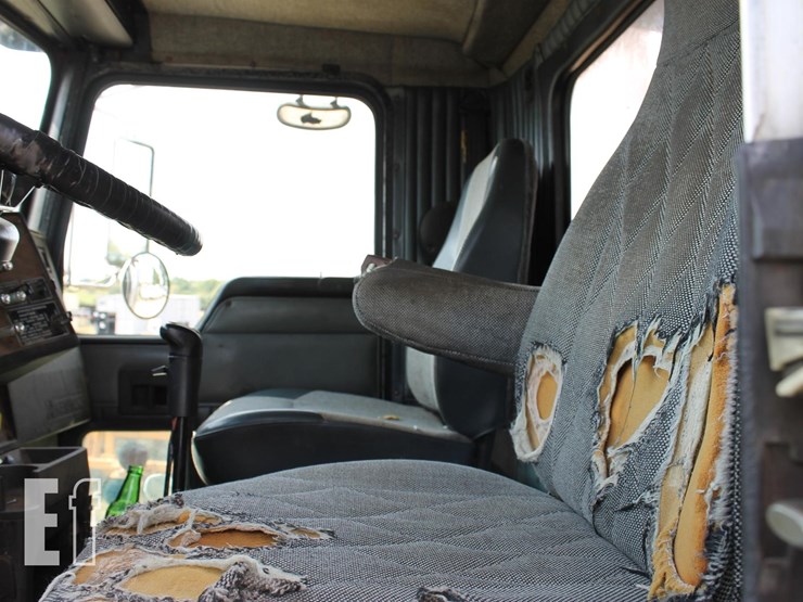 1900-kenworth-t800-image-8