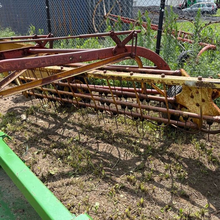 NEW HOLLAND 256