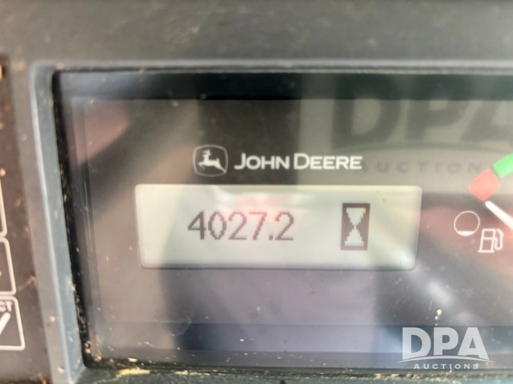2010-deere-318d-image-36