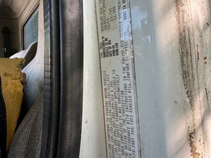 2015-freightliner-business-class-m2-106-image-4