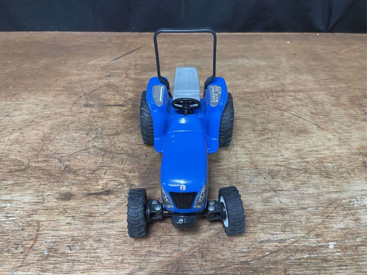 new-holland-boomer-2035-image-11