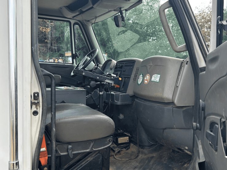 2012-international-durastar-4300-image-15