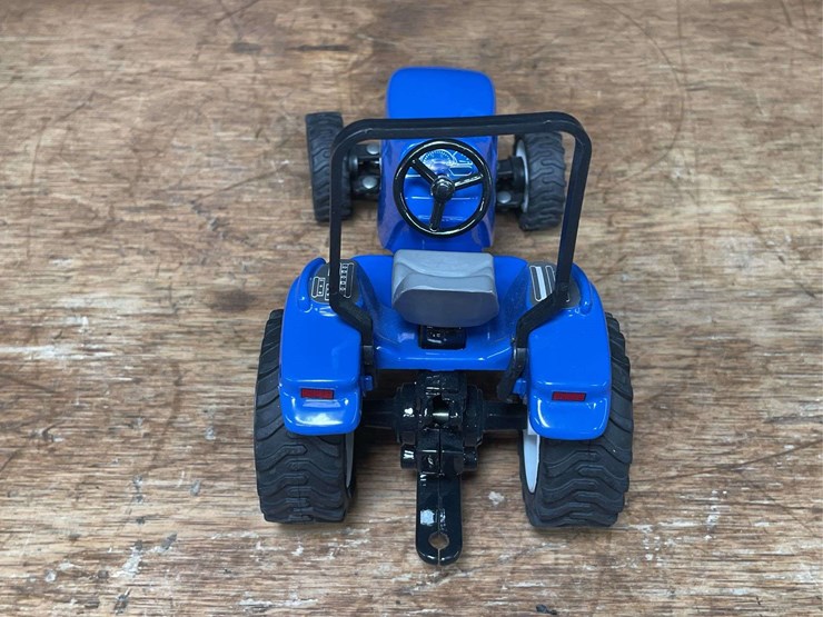 new-holland-boomer-2035-image-6