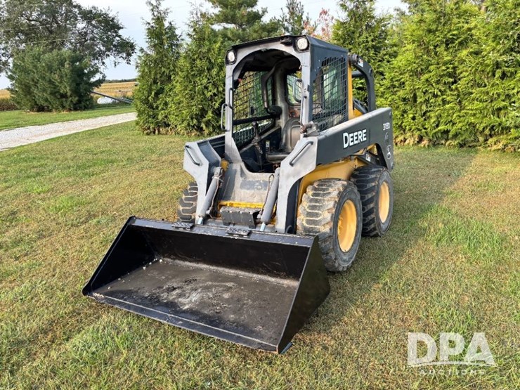 2010-deere-318d-image-12