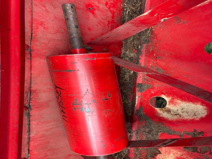 massey-ferguson-124-image-9
