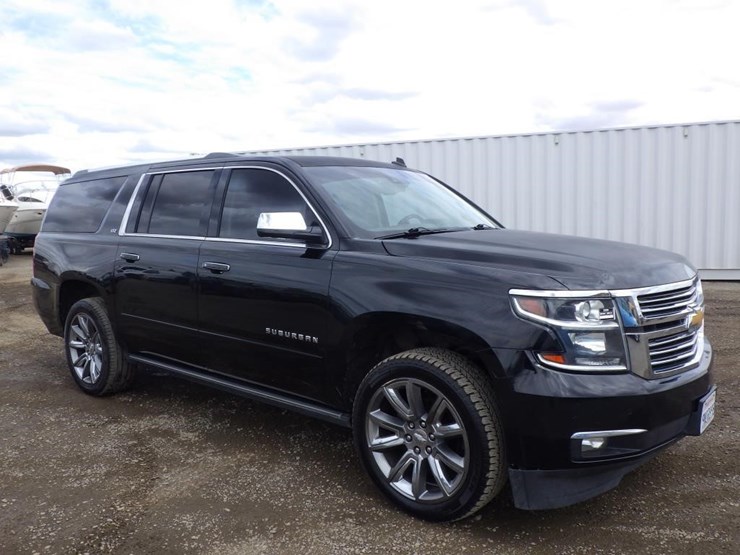2015-chevrolet-suburban-image-2