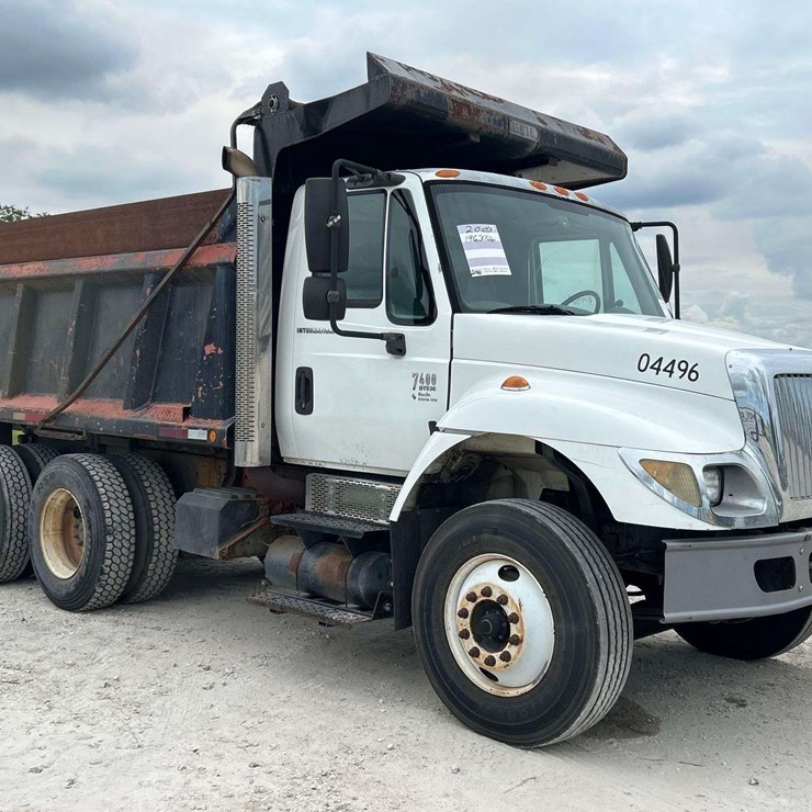 2003 INTERNATIONAL 7400