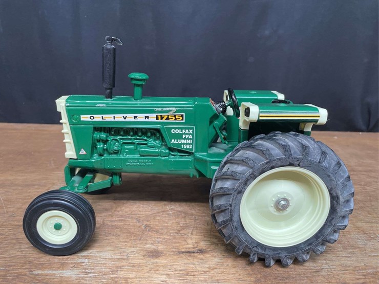 1992-oliver-1755-image-2