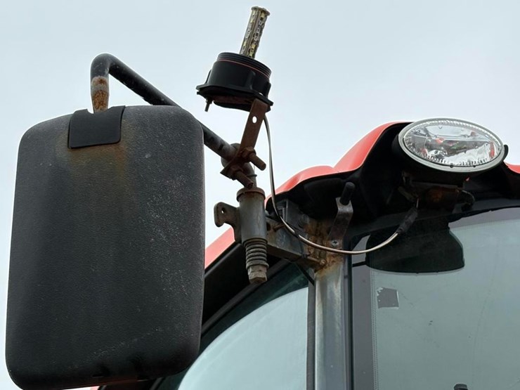 new-holland-354-image-18