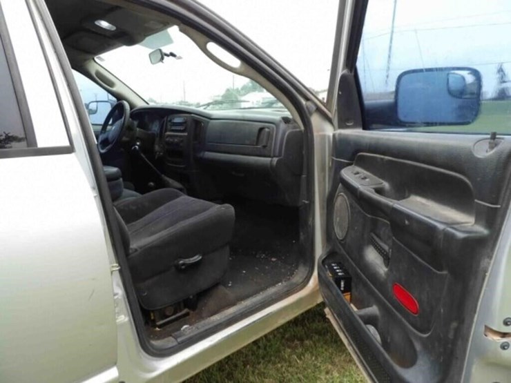 2004-dodge-ram-3500-image-40