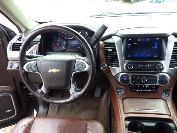 2015-chevrolet-suburban-image-9