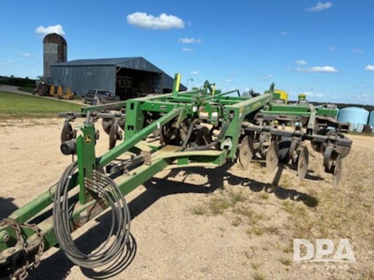 john-deere-2700-image-1