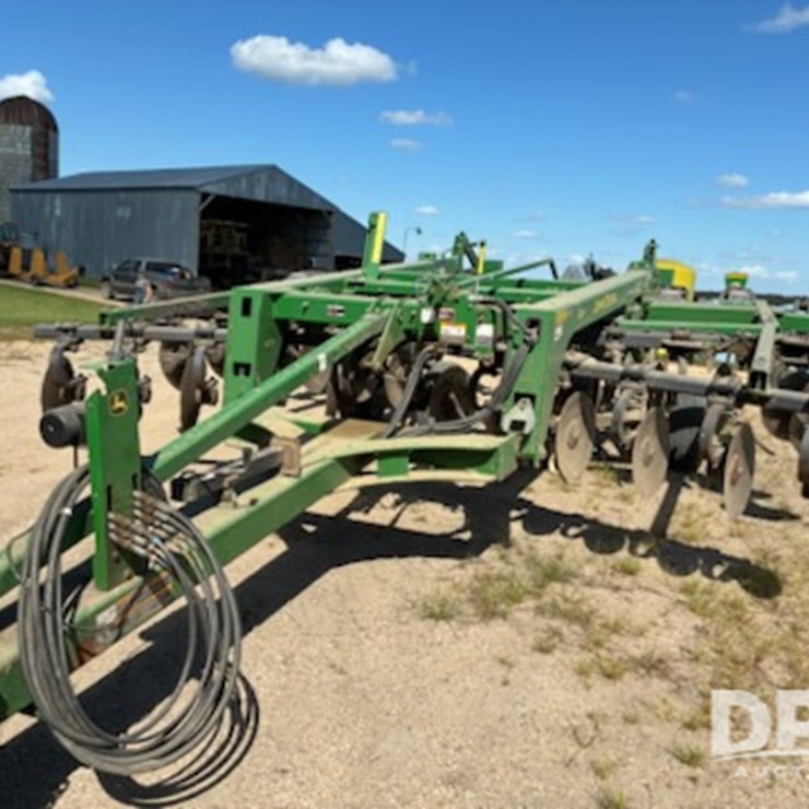 JOHN DEERE 2700