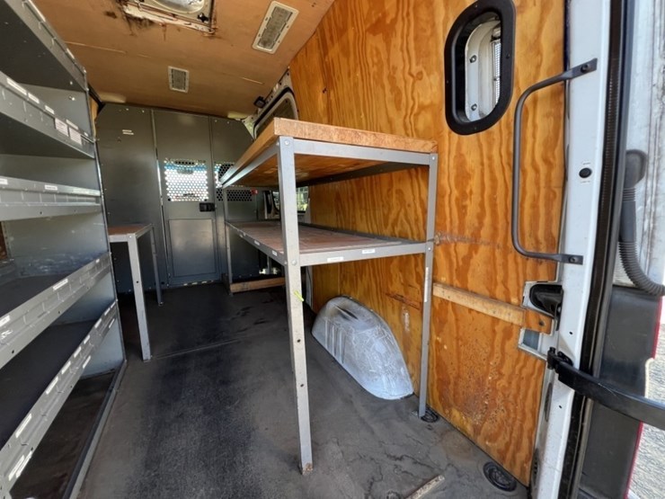 2013-freightliner-sprinter-2500-image-23