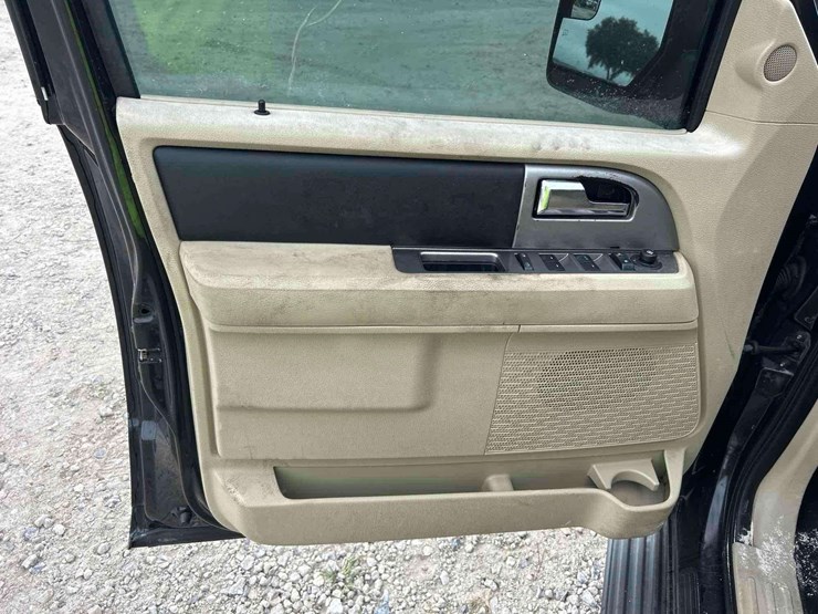 2015-ford-expedition-image-11