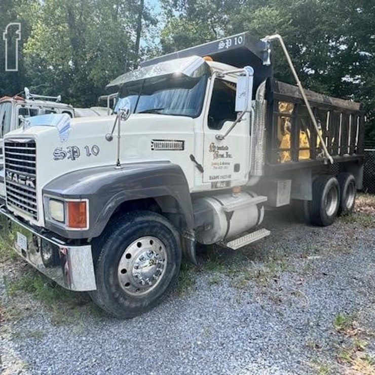 2004 MACK CH613