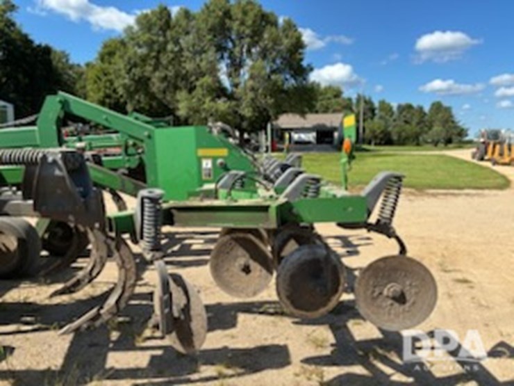 john-deere-2700-image-5
