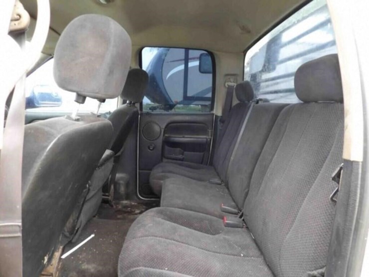 2004-dodge-ram-3500-image-38