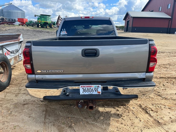 2005-chevrolet-silverado-2500-image-3
