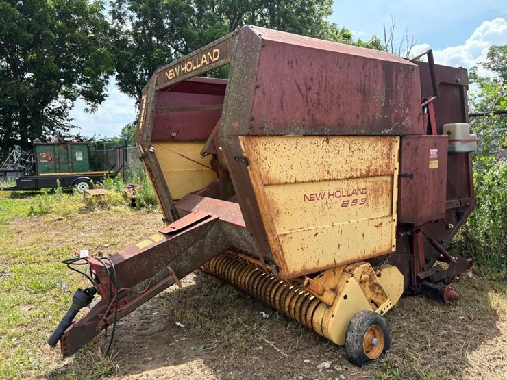 new-holland-853-image-3