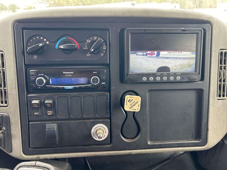 2013-international-durastar-4300-image-21