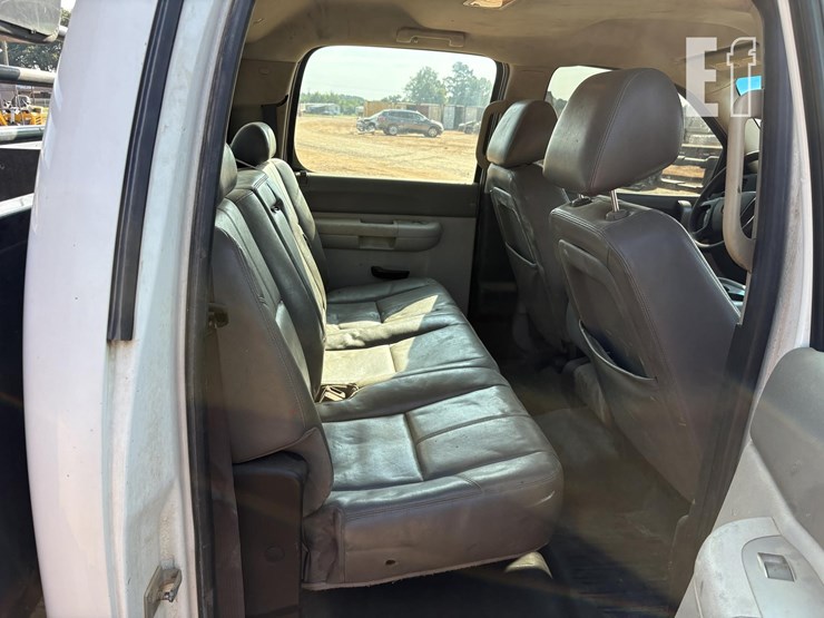 2013-gmc-sierra-3500-image-22