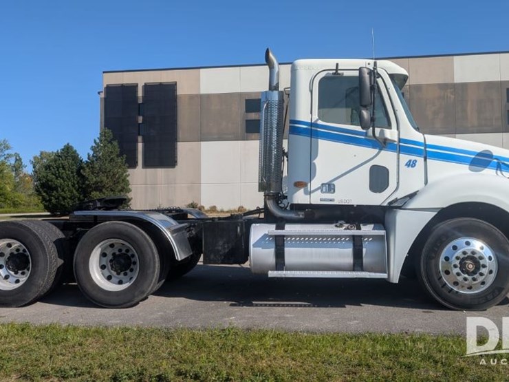 2003-freightliner-fld120-image-4