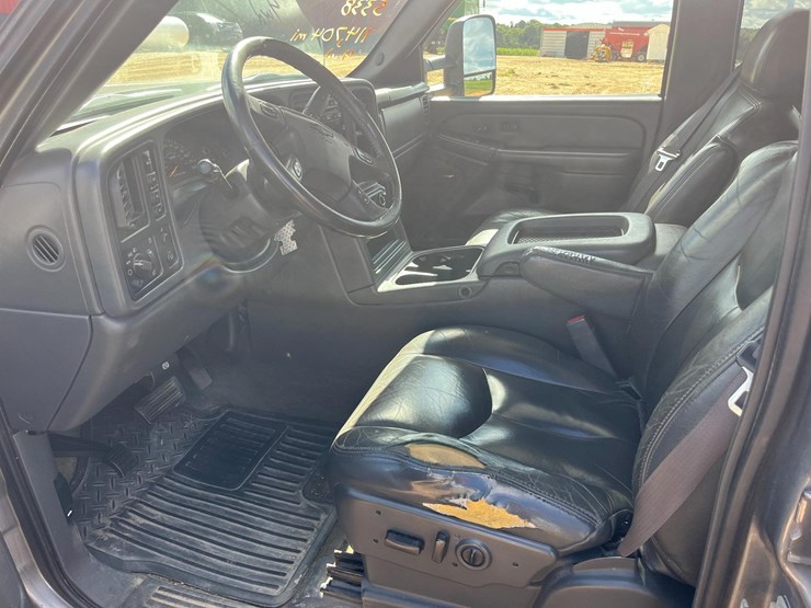 2005-chevrolet-silverado-2500-image-19