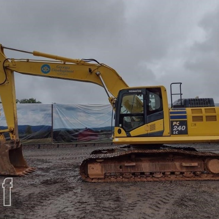 2017 KOMATSU PC240 LC-11