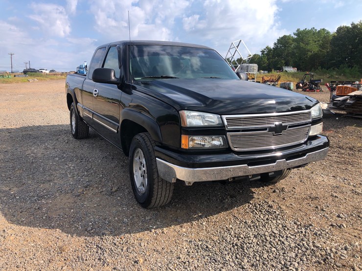 2006-chevrolet-1500-image-2