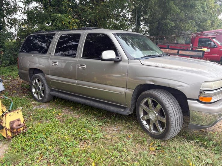 2001-chevrolet-suburban-image-5