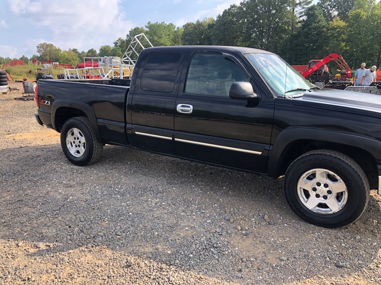 2006-chevrolet-1500-image-3
