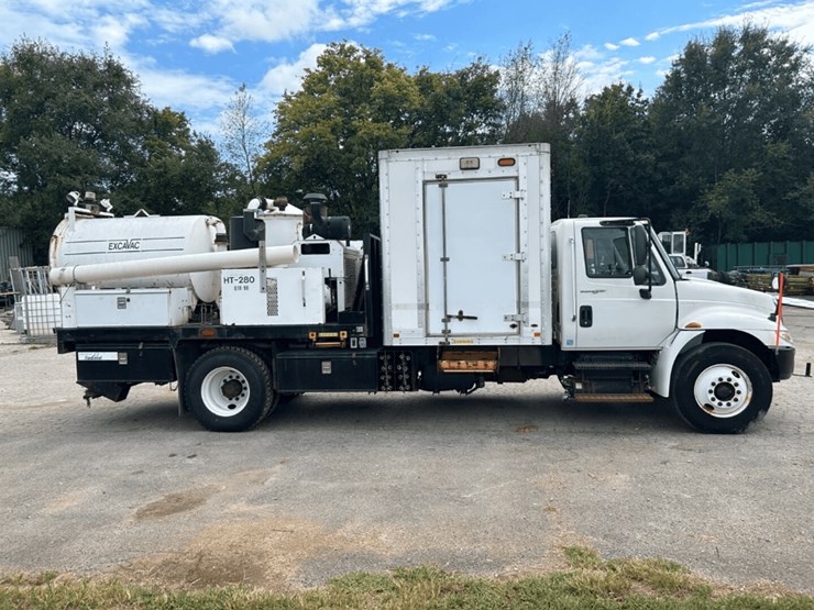 2012-international-durastar-4300-image-3
