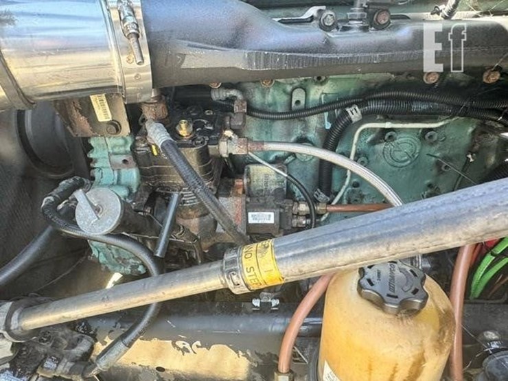 2015-freightliner-columbia-120-image-7