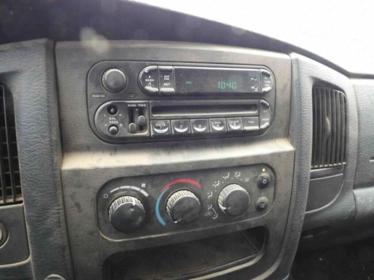 2004-dodge-ram-3500-image-36