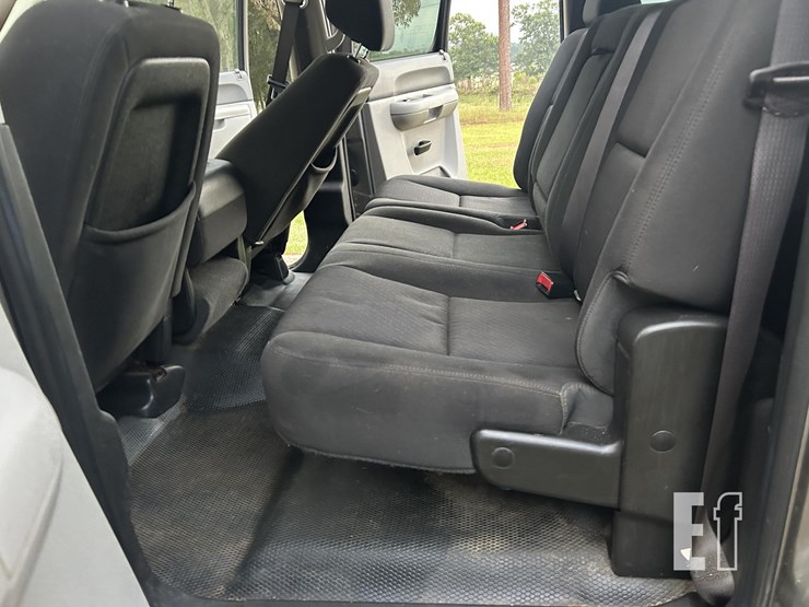2012-chevrolet-2500hd-image-18