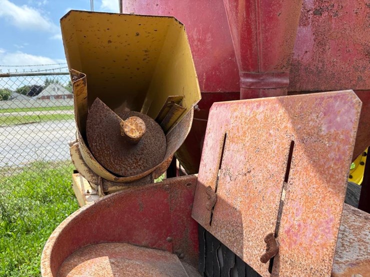 new-holland-355-image-6