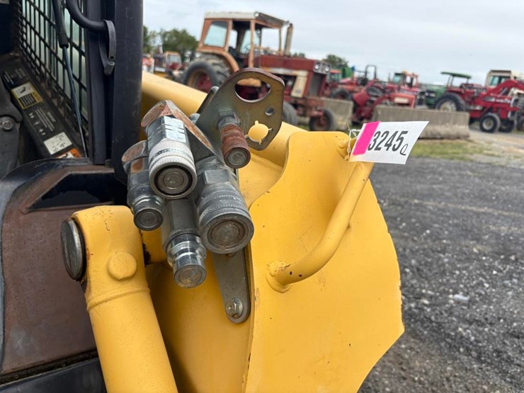 2007-john-deere-322-image-13