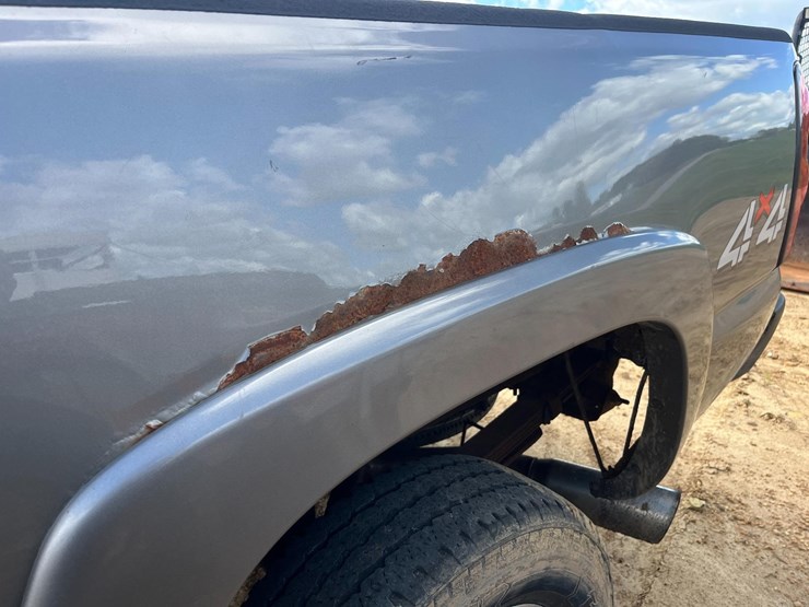 2005-chevrolet-silverado-2500-image-13