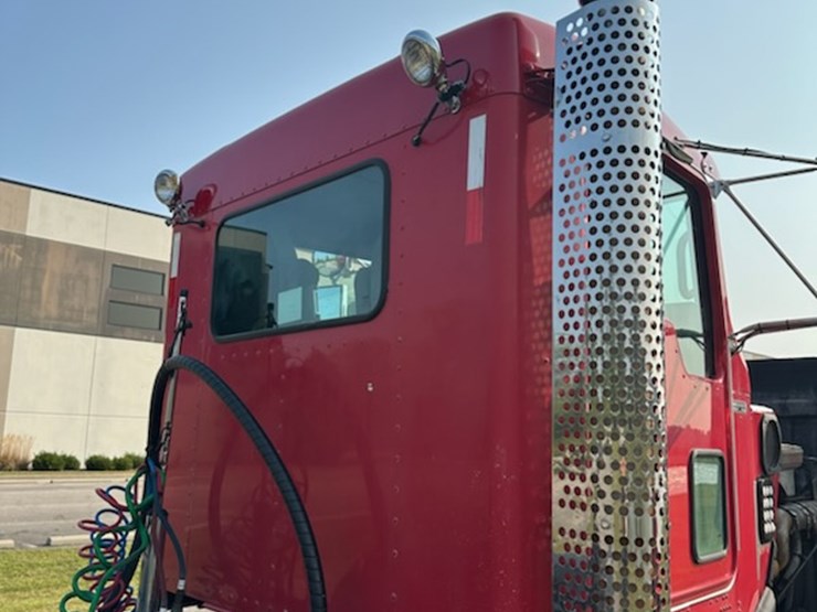 2009-kenworth-t800-image-12